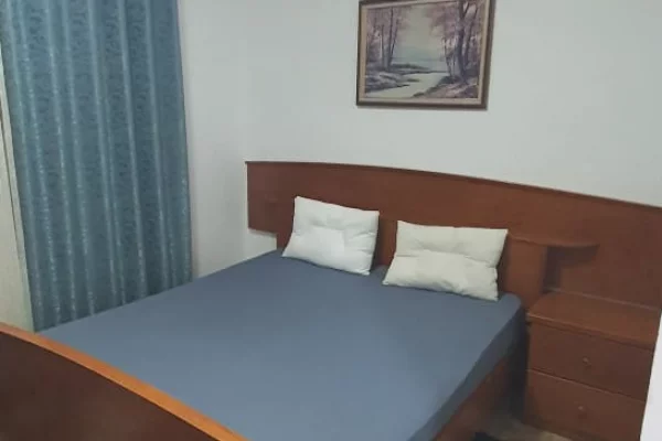 Shtepi me qera Apartament ne Tirane, 1+1, Mobilimi E mobiluar, Pagesa 700  Euro.