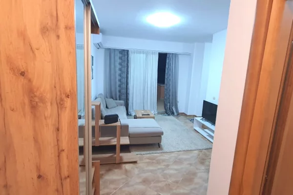 Shtepi me qera Apartament ne Tirane, 1+1, Mobilimi E mobiluar, Pagesa 700  Euro.