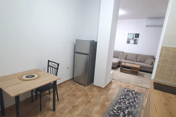 Shtepi me qera Apartament ne Tirane, 1+1, Mobilimi E mobiluar, Pagesa 700  Euro.