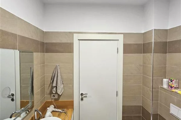 Shtepi me qera Apartament ne Tirane, 1+1, Mobilimi E mobiluar, Pagesa 550  Euro.