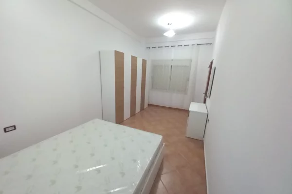 Shtepi me qera Apartament ne Tirane, 2+1, Mobilimi E mobiluar, Pagesa 400  Euro.