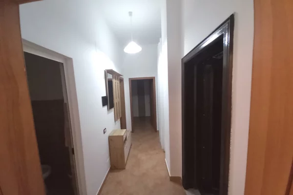 Shtepi me qera Apartament ne Tirane, 2+1, Mobilimi E mobiluar, Pagesa 400  Euro.