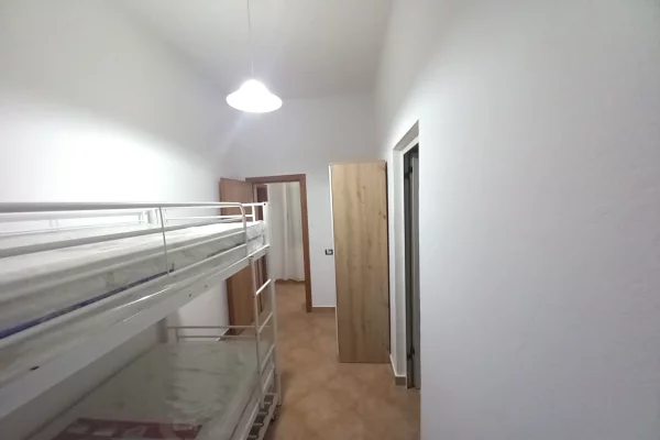 Shtepi me qera Apartament ne Tirane, 2+1, Mobilimi E mobiluar, Pagesa 400  Euro.