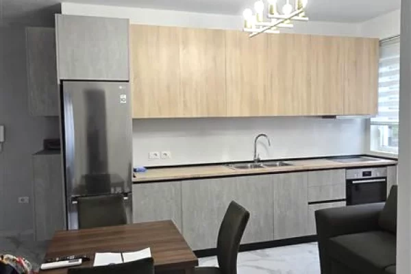 Shtepi me qera Apartament ne Tirane, 2+1, Mobilimi E mobiluar, Pagesa 680  Euro.