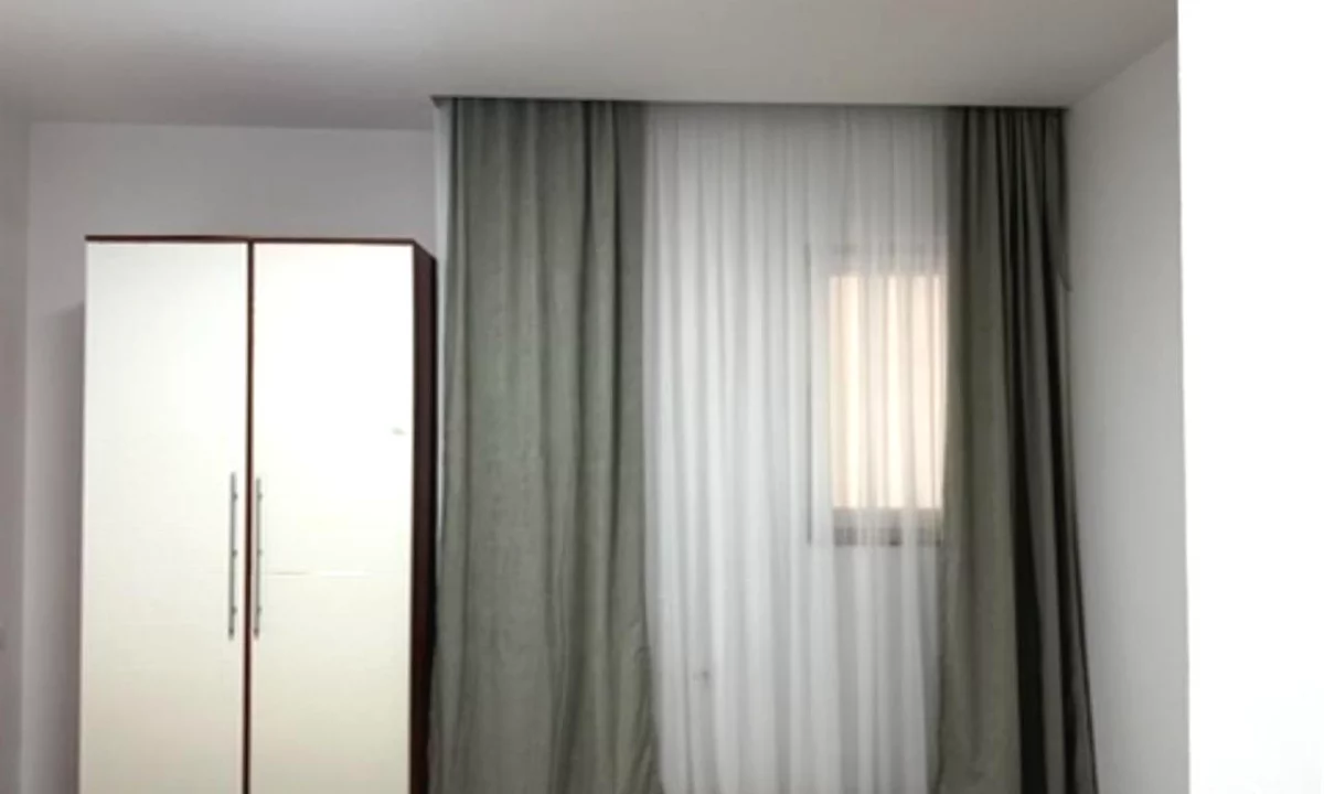 Shtepi me qera Apartament ne Tirane, 3+1, Mobilimi E mobiluar, Pagesa 700  Euro.