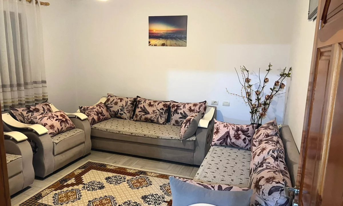 Shtepi me qera Apartament ne Tirane, 3+1, Mobilimi E mobiluar, Pagesa 430  Euro.