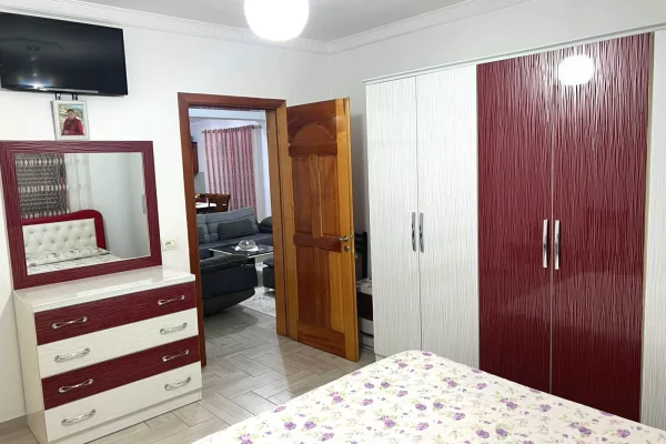 Shtepi me qera Apartament ne Tirane, 3+1, Mobilimi E mobiluar, Pagesa 430  Euro.