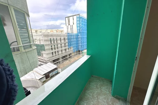 Shtepi me qera Apartament ne Tirane, 3+1, Mobilimi E mobiluar, Pagesa 700  Euro.