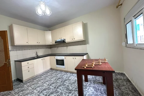  Jepet me qira apartament 3+1+2 pranë Qendrës se Kristalit!!!