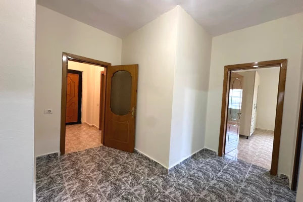 Shtepi me qera Apartament ne Tirane, 3+1, Mobilimi E mobiluar, Pagesa 700  Euro.