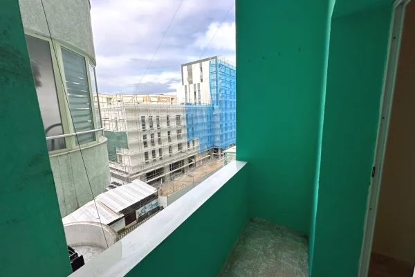 Shtepi me qera Apartament ne Tirane, 3+1, Mobilimi E mobiluar, Pagesa 700  Euro.