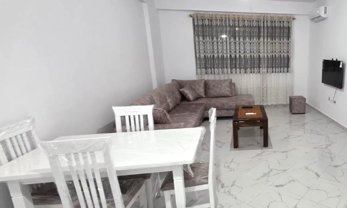 Shtepi me qera Apartament ne Tirane, 1+1, Mobilimi E mobiluar, Pagesa 450  Euro.