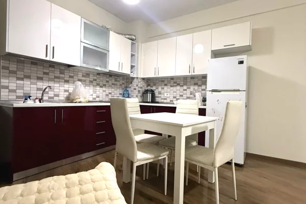 Shtepi me qera Apartament ne Tirane, 2+1, Mobilimi E mobiluar, Pagesa 500  Euro.
