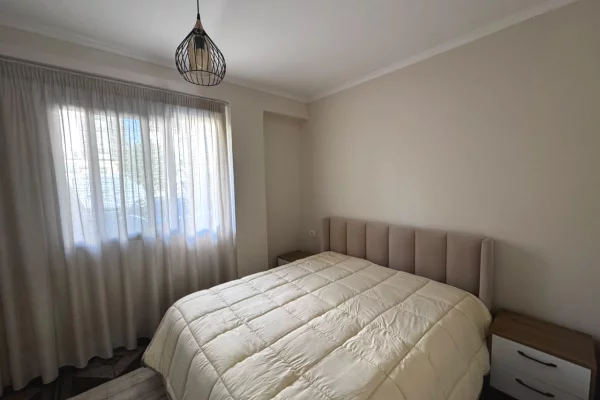 Shtepi me qera Apartament ne Tirane, 1+1, Mobilimi E mobiluar, Pagesa 45,000  Leke.