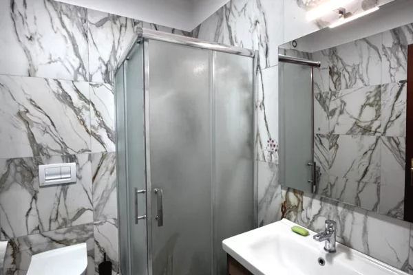 Shtepi me qera Apartament ne Tirane, 1+1, Mobilimi E mobiluar, Pagesa 45,000  Leke.
