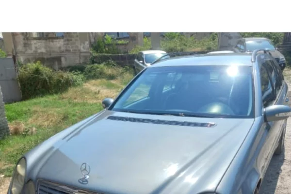 Auto in Vendita a Tirana, Mercedes-Benz, 2003 Diesel,Kambio Automatik Pagamento 2,300  Euro.