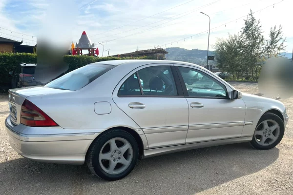 Auto in Vendita a Tirana, Mercedes-Benz, 2002 Diesel,Kambio Manual Pagamento 3,299  Euro.