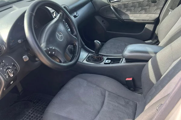 Auto in Vendita a Tirana, Mercedes-Benz, 2002 Diesel,Kambio Manual Pagamento 3,299  Euro.