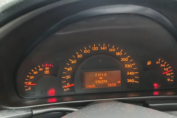 Auto in Vendita a Tirana, Mercedes-Benz, 2002 Diesel,Kambio Manual Pagamento 3,299  Euro.