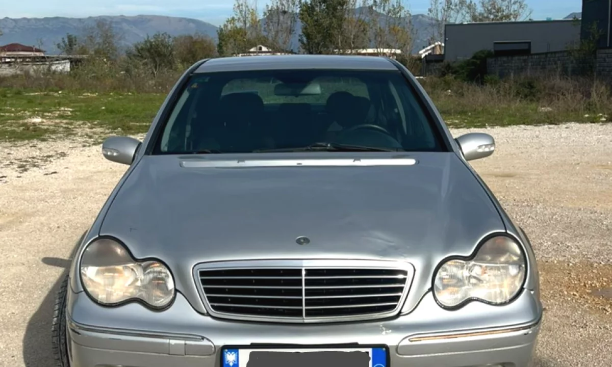 Auto in Vendita a Tirana, Mercedes-Benz, 2002 Diesel,Kambio Manual Pagamento 3,299  Euro.