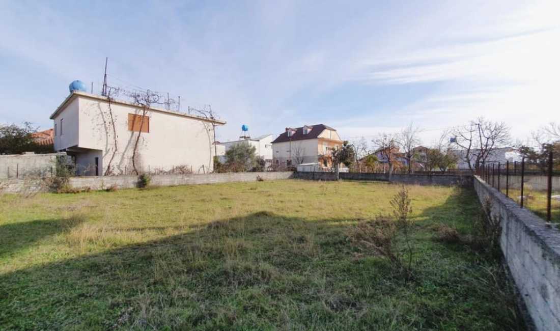 Okazion: Shitet 500 m2 Truall i Shfytezueshem - 5 minuta larg Qendres se KAMZES - Dokum. i Rregullt