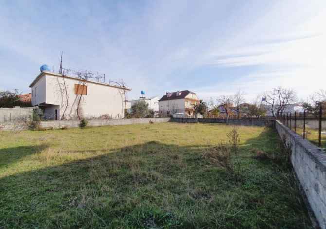 Truall ose Toke ne Tirane - 22,150 Euro