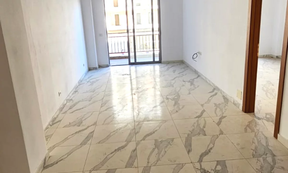 Shtepi ne shitje Apartament ne Tirane, 1+1, Mobilimi Bosh, pa mobiluar, Pagesa 108,000  Euro.