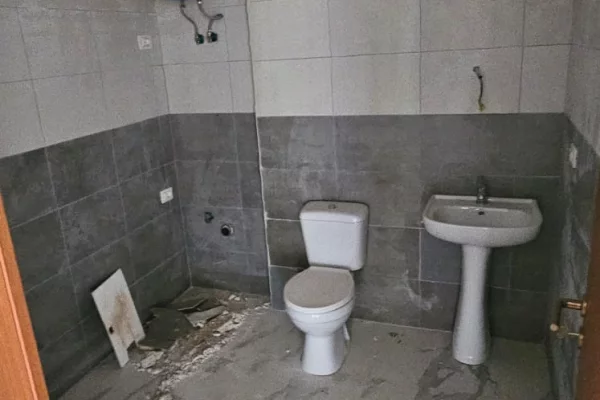 Shtepi ne shitje Apartament ne Tirane, 1+1, Mobilimi Bosh, pa mobiluar, Pagesa 108,000  Euro.