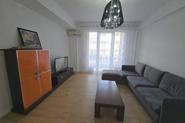 Shtepi ne shitje Apartament ne Durres, 3+1, Mobilimi E mobiluar, Pagesa 170,000  Euro.