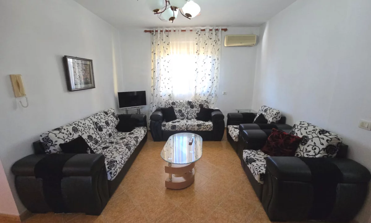 Shtepi ne shitje Apartament ne Durres, 2+1, Mobilimi E mobiluar, Pagesa 95,000  Euro.