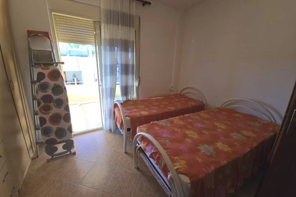 Shtepi ne shitje Apartament ne Durres, 2+1, Mobilimi E mobiluar, Pagesa 95,000  Euro.