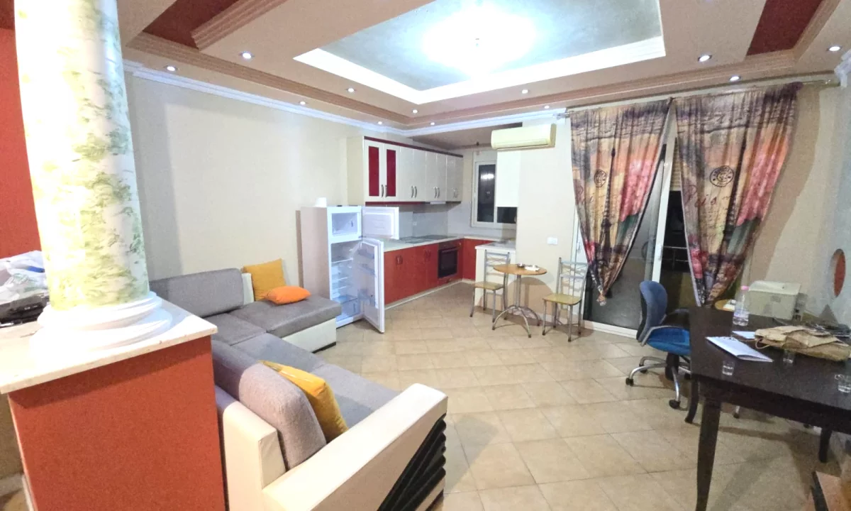 Shtepi ne shitje Apartament ne Durres, 2+1, Mobilimi E mobiluar, Pagesa 120,000  Euro.