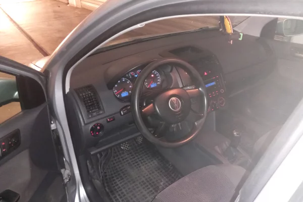 Auto in Vendita a Tirana, Volkswagen, 2005 Benzine,Kambio Manual Pagamento 2,600  Euro.