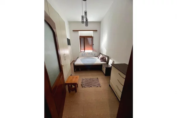 Shtepi me qera Apartament ne Tirane, 2+1, Mobilimi E mobiluar, Pagesa 60,000  Leke.