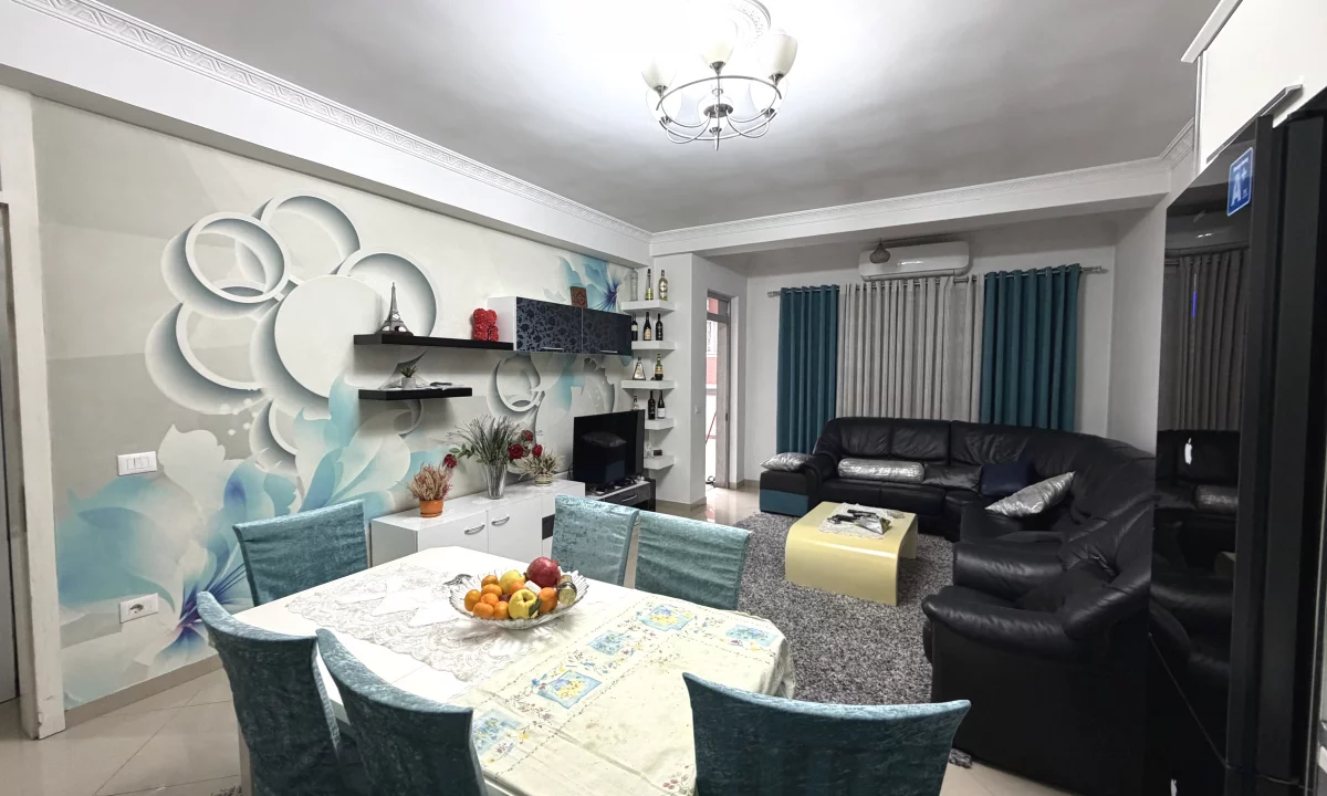 Appartamento in vendita a Tirana 2+1, Arredato