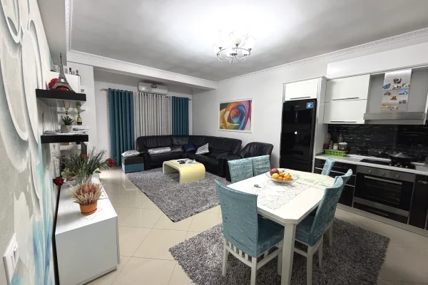 Appartamento in vendita a Tirana 2+1, Arredato