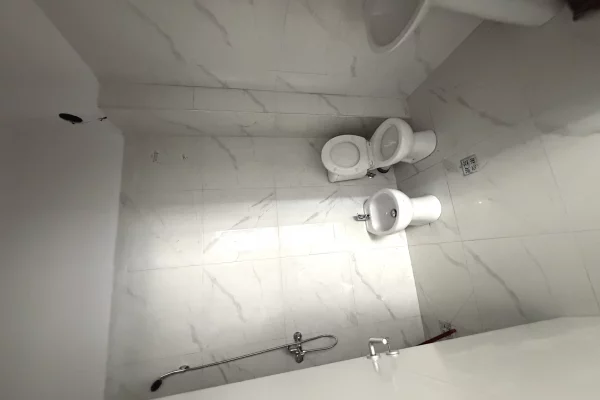 Shtepi me qera Apartament ne Tirane, 2+1, Mobilimi Bosh, pa mobiluar, Pagesa 350  Euro.