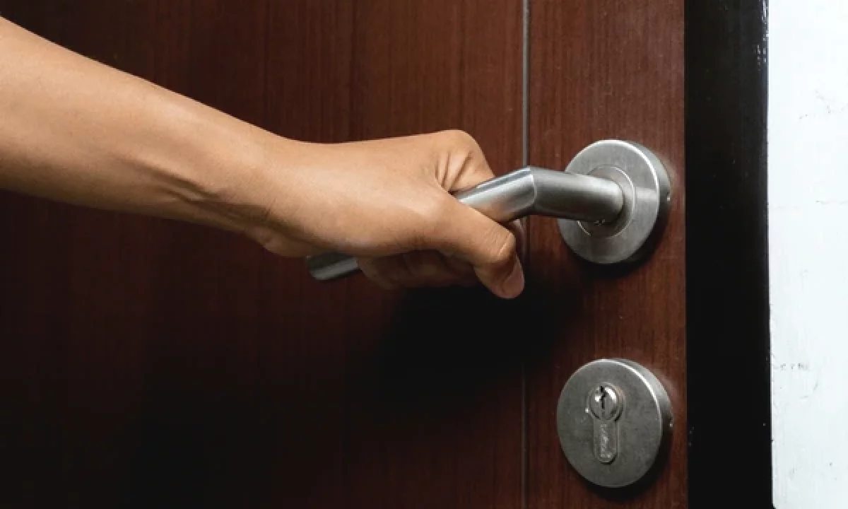 Riparojme dyer, vetrata, grila etj Vlore