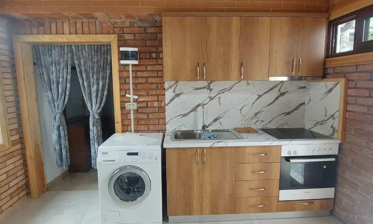 Shtepi me qera Apartament ne Tirane, Garsoniere, Mobilimi E mobiluar, Pagesa 35,000  Leke.