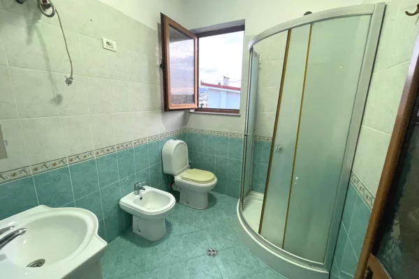 Shtepi me qera Apartament ne Tirane, 2+1, Mobilimi E mobiluar, Pagesa 45,000  Leke.