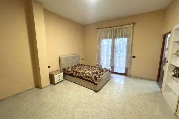 Shtepi me qera Apartament ne Tirane, 2+1, Mobilimi E mobiluar, Pagesa 45,000  Leke.