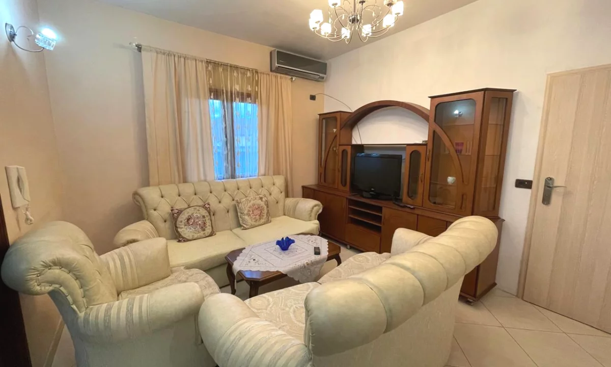 Shtepi me qera Apartament ne Tirane, 2+1, Mobilimi E mobiluar, Pagesa 45,000  Leke.