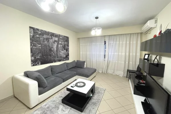 Apartament 1+1 me Qira tek Spaku