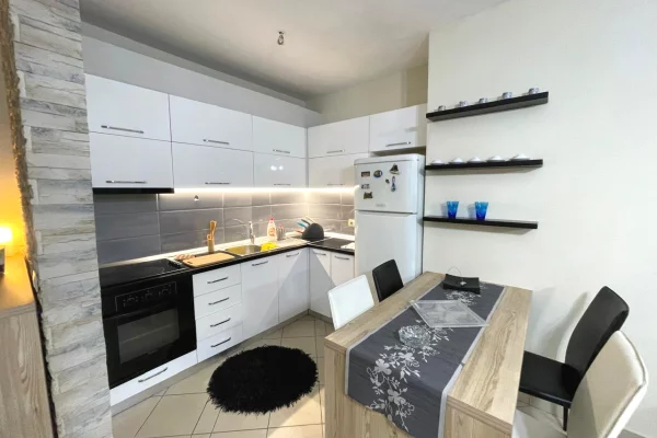 Shtepi me qera Apartament ne Tirane, 1+1, Mobilimi E mobiluar, Pagesa 50,000  Leke.