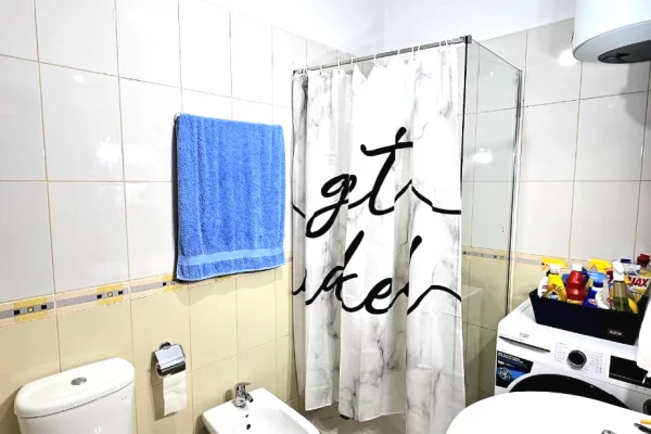 Shtepi me qera Apartament ne Tirane, 2+1, Mobilimi E mobiluar, Pagesa 45,000  Leke.