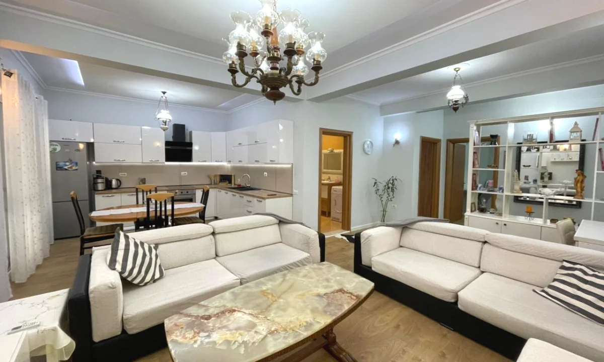 Shtepi me qera Apartament ne Tirane, 2+1, Mobilimi E mobiluar, Pagesa 950  Euro.