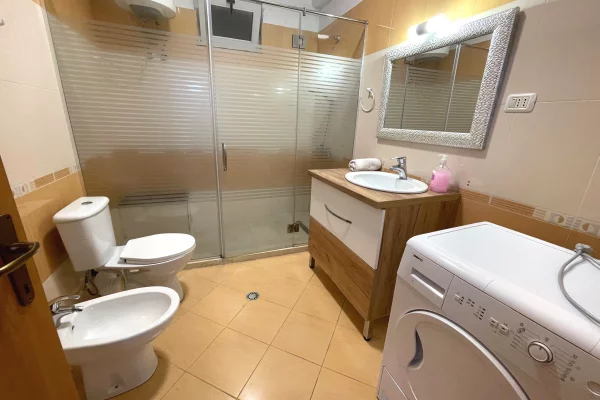 Shtepi me qera Apartament ne Tirane, 2+1, Mobilimi E mobiluar, Pagesa 950  Euro.