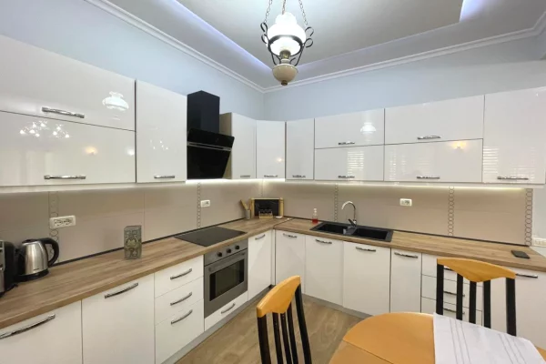 Shtepi me qera Apartament ne Tirane, 2+1, Mobilimi E mobiluar, Pagesa 950  Euro.