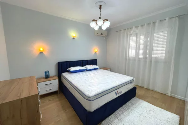 Shtepi me qera Apartament ne Tirane, 2+1, Mobilimi E mobiluar, Pagesa 950  Euro.