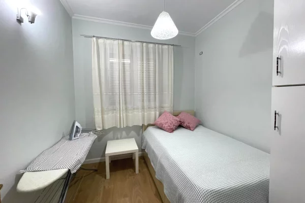 Shtepi me qera Apartament ne Tirane, 2+1, Mobilimi E mobiluar, Pagesa 950  Euro.